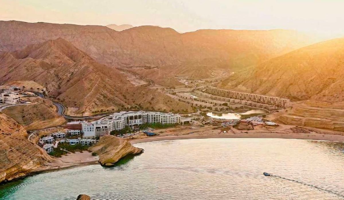 Muscat Bay, Muscat Bay